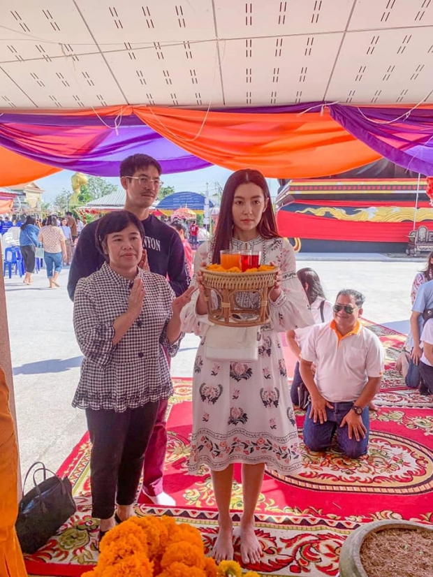 อิ่มบุญ กุศลหนุนรัก... แอบดู เวียร์-เบลล่า จูงมือเข้าวัดทำบุญรับปีหมูทอง...