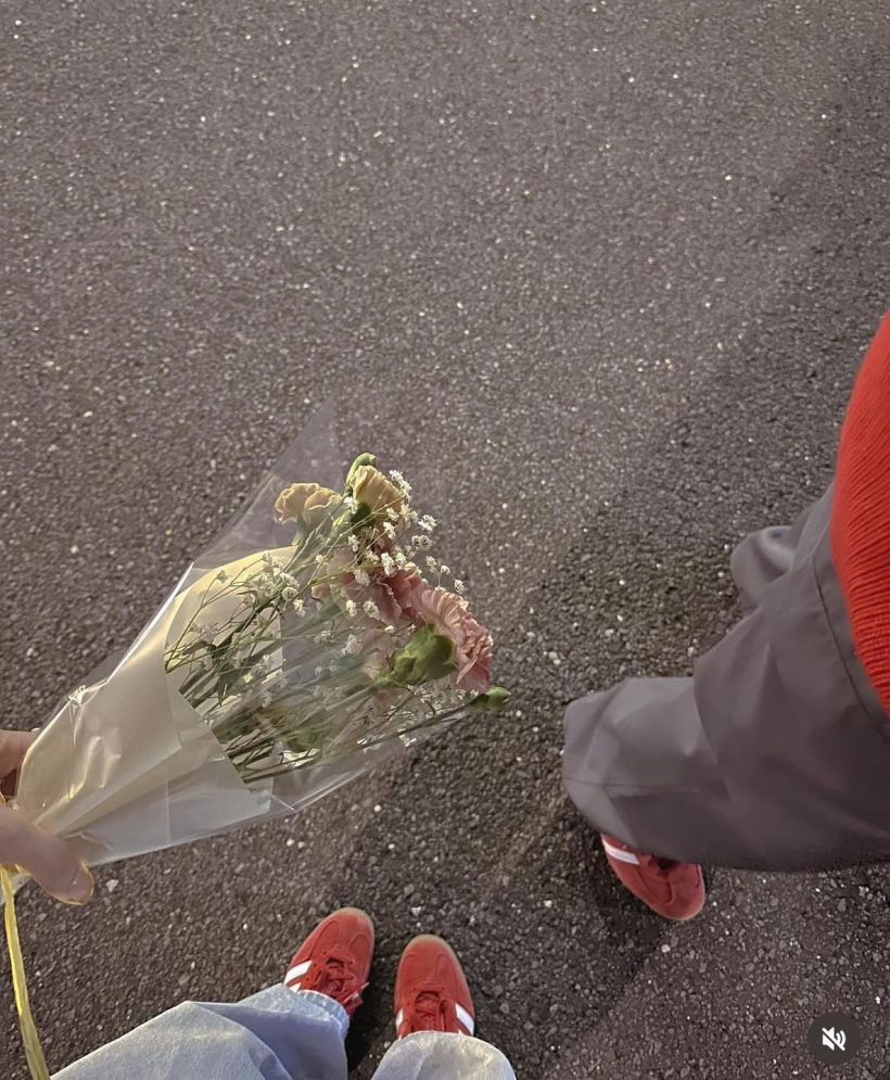  พระเอกดังสายเปย์ตัวจริง ซื้อดอกไม้ให้แฟนแบบรัวๆ