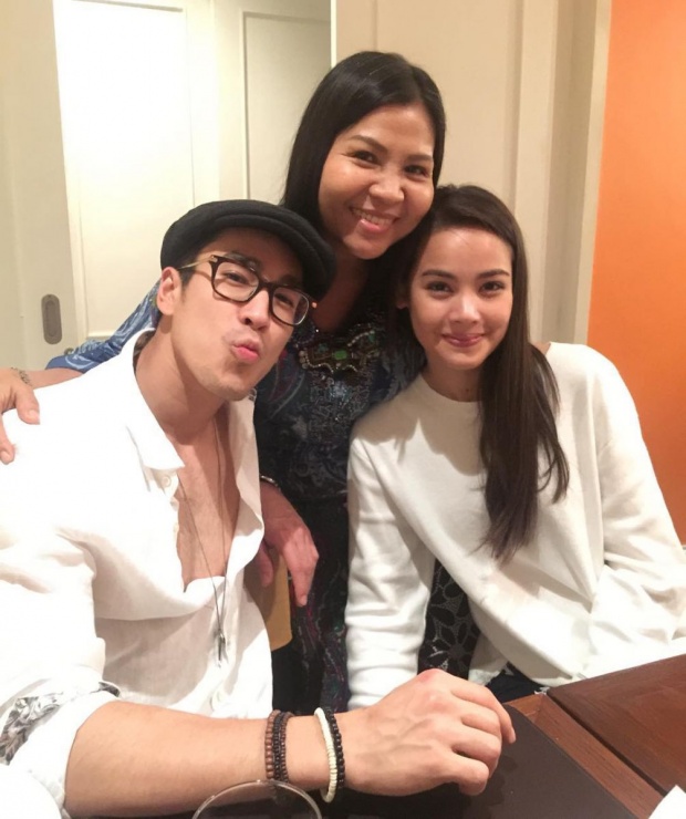 ดิ้นไม่หลุด!! ภาพ ณเดชน์ แอบหวานจับมือ ญาญ่า  