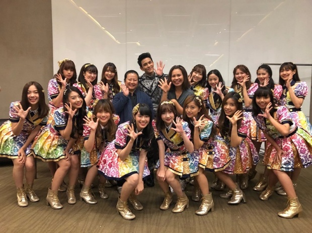 ลือหึ่ง BNK48 แบ่งฝ่ายตบกันนัว-เฌอปรางโนแคร์ นั่งแต่งหน้าสวยๆทีมงานโร่ชี้แจง!