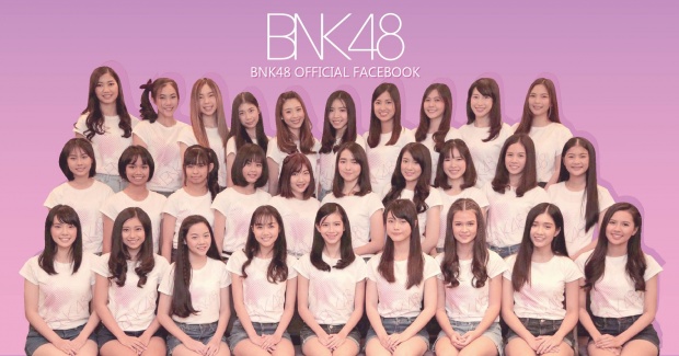 ลือหึ่ง BNK48 แบ่งฝ่ายตบกันนัว-เฌอปรางโนแคร์ นั่งแต่งหน้าสวยๆทีมงานโร่ชี้แจง!