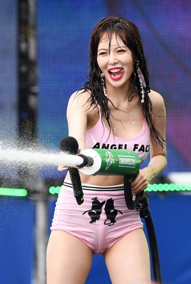 ชาวเน็ตไม่ปลื้มชุดฮยอนอา ที่ใส่ไปร่วมงาน 2019 Water Bomb Festival (คลิป) 