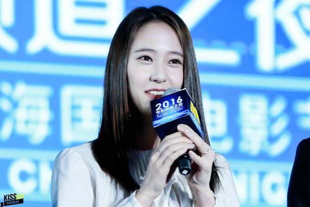 คริสตัล f(x) เผยเรียวขาสวยอันเรียวเล็กในงาน Shanghai International Film Festival