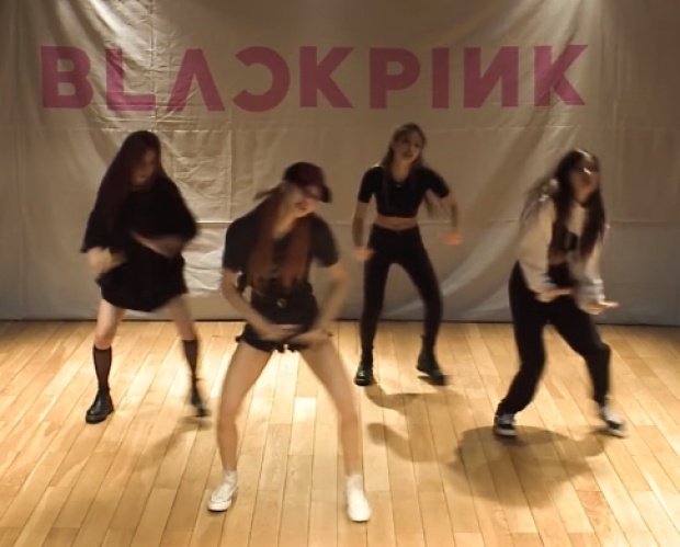 แซ่บเวอร์!! ลิซ่า นำทีมเพื่อนๆ BLACKPINK ปล่อยคลิปซ่อมเต้นสุดเซ็กซี่ (คลิป)