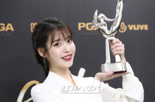 ไอยู (IU) ใจป้ำ! จ่ายค่าอาหารให้กับโต๊ะข้างๆในระหว่างที่ไปฉลองหลังจากได้รับรางวัลแดซัง