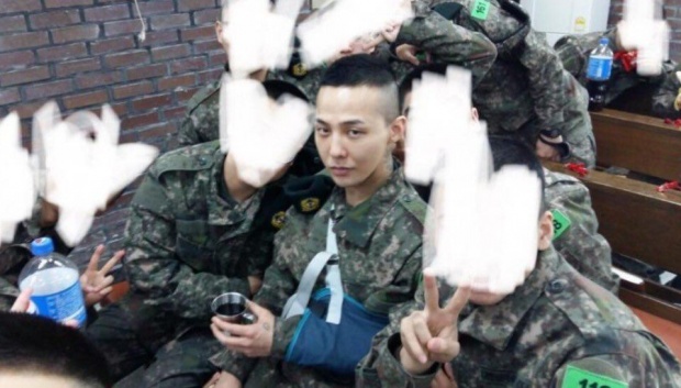  G-Dragon” ถูกส่งตัว เข้ารับการผ่าตัดหลังบาดเจ็บที่ข้อเท้าขวา