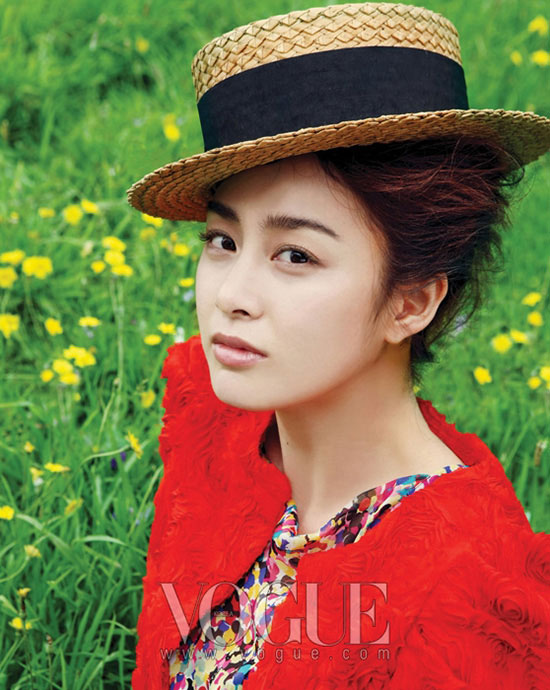 Kim Tae-hee on Vogue Korea (March 2010)