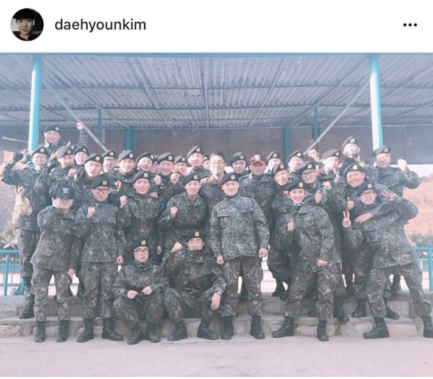  พลทหาร คิม ซูฮยอน โอปป้า กับภาพลับเฉพาะจากกองทัพที่หลายคนไม่เคยเห็น!(คลิป)