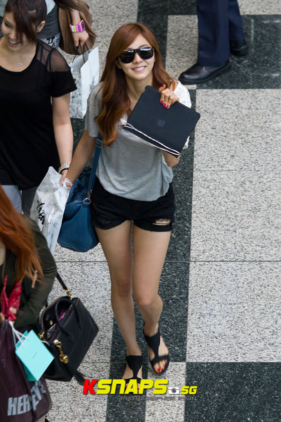 After School arriving at Singapore airport