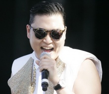 “Psy” เลื่อนวางแผงอัลบั้มใหม่