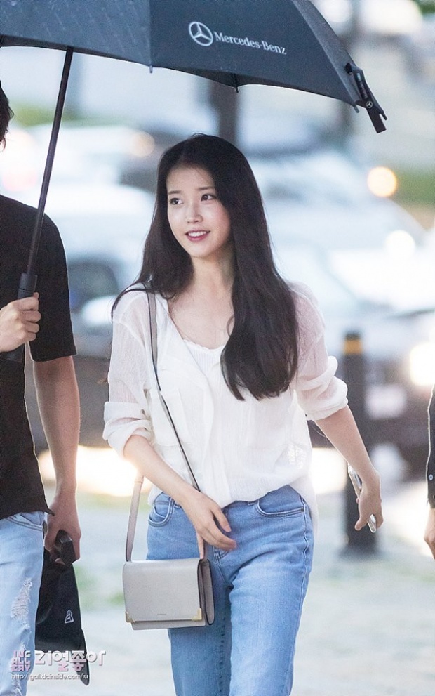  ไอยู (IU) เผยว่าเธอรู้สึกเสียใจที่ไม่ได้สนับสนุนจงฮยอนเท่าที่ควร ในช่วงที่เขายังมีชีวิตอยู่