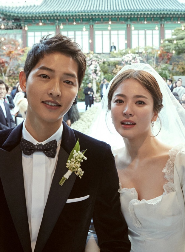 ภาพรวมงานแต่งงานที่ดูเหมือนจะคล้าย แต่ก็แตกต่างกันของ จอนจีฮยอน คิมแทฮี ซงฮเยคโย