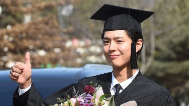 พัคโบกอม(Park Bo Gum) เป็นบัณทิตใหม่แล้ววันนี้ !!