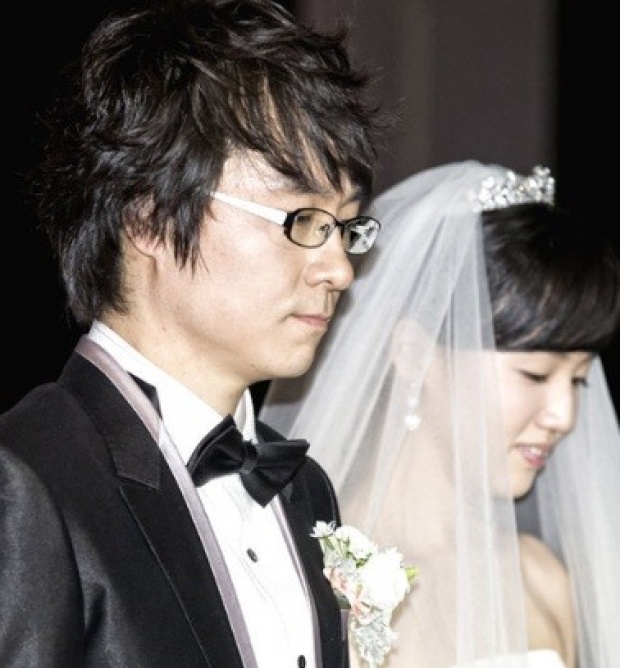 ติ่งสุดฟิน!! เปิดภาพคนดังเกาหลีที่แต่งงานกับแฟนคลับของพวกเขา!
