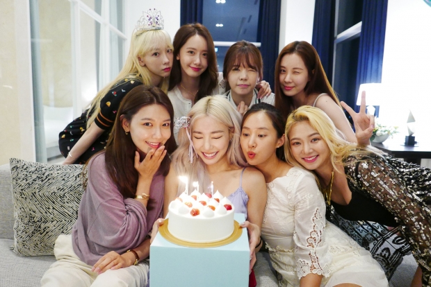 Girls’ Generation รียูเนียนอีกครั้ง เพื่อฉลองวันเกิดของ ทิฟฟานี่ ยอง 