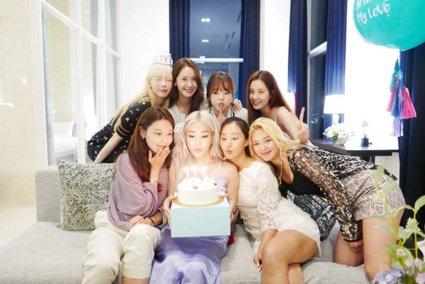 Girls’ Generation รียูเนียนอีกครั้ง เพื่อฉลองวันเกิดของ ทิฟฟานี่ ยอง 