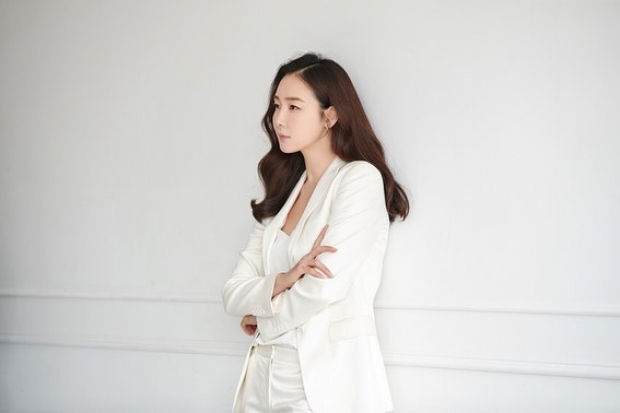 YGแถลงข่าวดี นางเอกสาวชเวจีอู คลอดลูกสาวในวัย45ปี