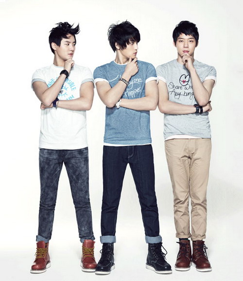 สามหนุ่ม JYJ