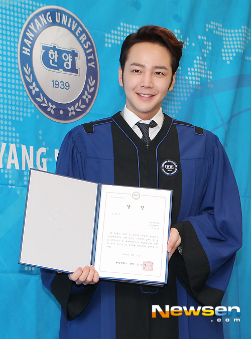 จางกึนซอก (Jang Geun Suk) ร่วมพิธีจบการศึกษา ม.ฮันยาง 