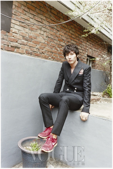 เท่ห์ ...แปลกตา Won Bin – Vogue Korea 