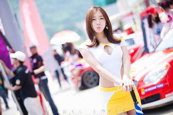 พริตตี้สาวสวย Han Ji Eun เซ็กซี่ท้าแดด!!