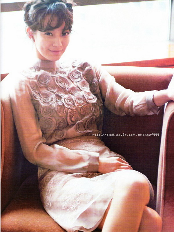 Shin Min Ah – Cosmopolitan Magazine January Issue ’12