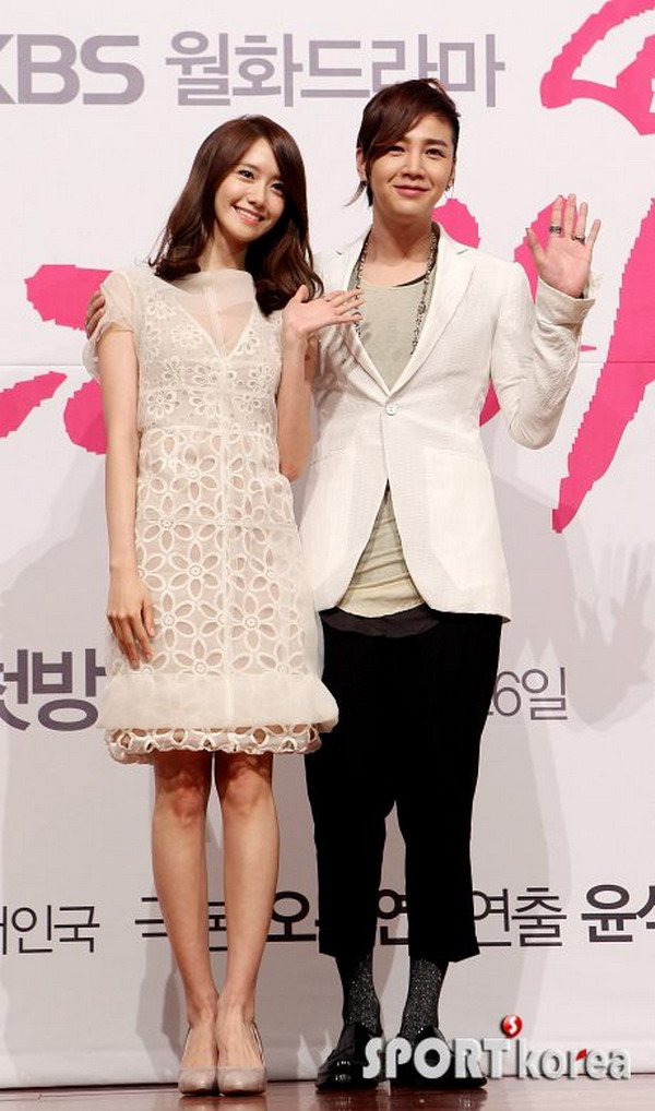 ภาพจากงานแถลงข่าวละคร Love rain