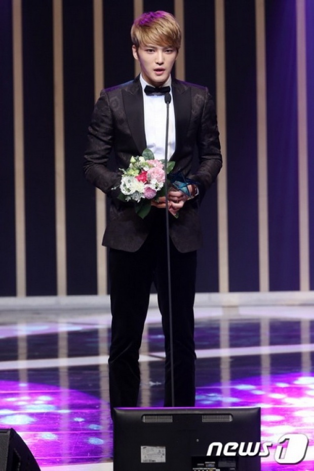 คิมแจจุง คว้ารางวัลนักแสดงชายยอดเยี่ยมจาก Triangle ในงาน 2014 KOREA DRAMA FESTIVAL