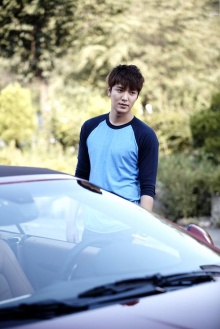 กรี๊ดแตกกับภาพสุดหล่อลี มิน โฮ หรือ คิม ทัน the heirs