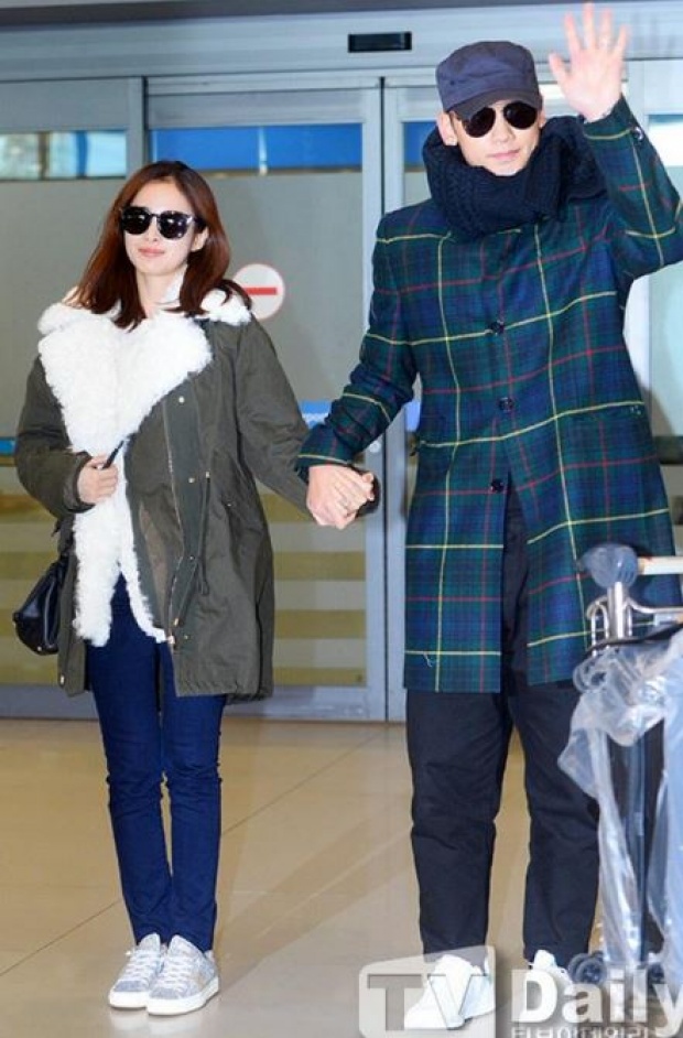 เรน-คิมแทฮีกลับเกาหลีแล้ว จูงมือ-โอบเมียรักออกสื่อ ดูมีแววได้น้องบาหลี(มีคลิป)