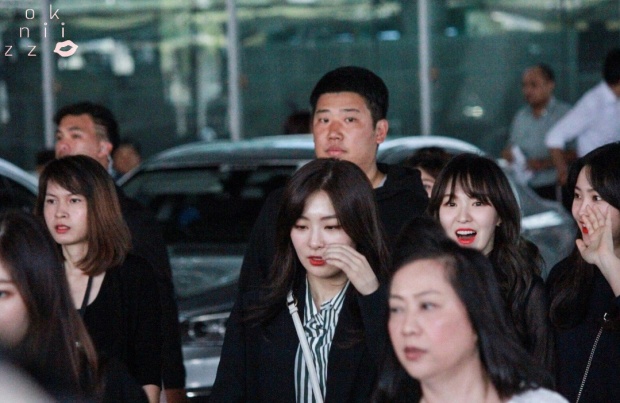 Red Velvet ถึงไทยแล้ว แฟน ๆ แห่ต้อนรับอบอุ่น (มีคลิป)