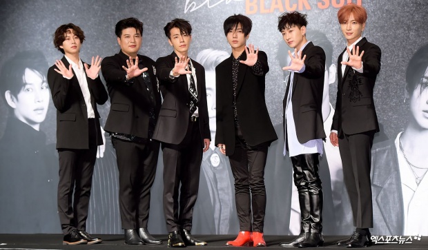  ชินดง, ดงเฮ และอึนฮยอก Super Junior โชว์การสนับสนุนรยออุค ที่งานคอนเสิร์ตของกองทัพ