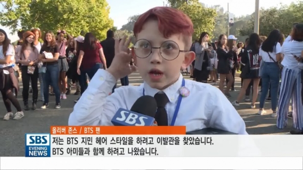 แฟนคลับตัวน้อย ปรากฏตัวใน SBS News กับคอสเพลย์ จีมิน สุดน่ารัก ที่งานคอนเสิร์ต BTS