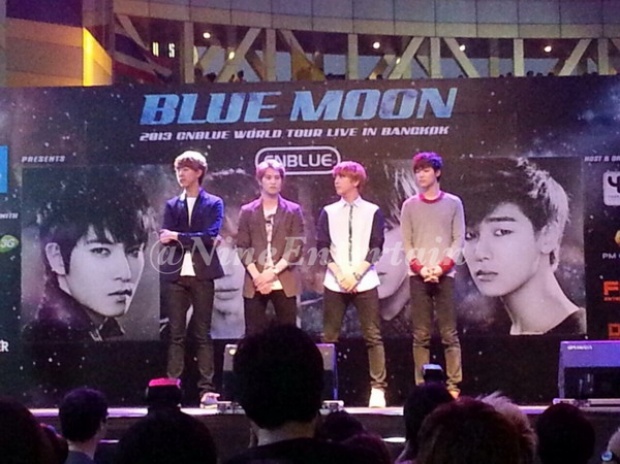 4 หนุ่ม CN Blue สบตาสาวไทย