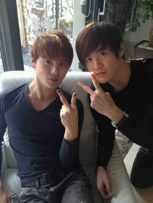 คิมจุนซู (JYJ) เซอร์ไพร์สแฟนคลับออก TV พร้อมคุณแม่ (ชมคลิป)