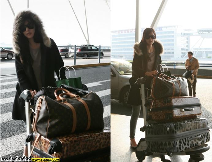 กงฮยอนจู สาวสวย รวยเสน่ห์ และบ้านรวย กับชุดที่เน้นสวย ฟูฟ่า รับลมหนาวของเธอที่สนามบิน