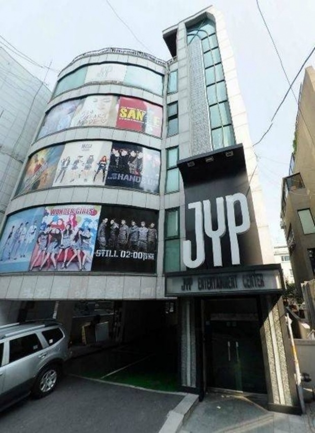  ชาวเน็ตแชร์ภาพตึกใหม่ของ JYP Entertainment ที่ใกล้จะเสร็จสมบูรณ์แล้ว