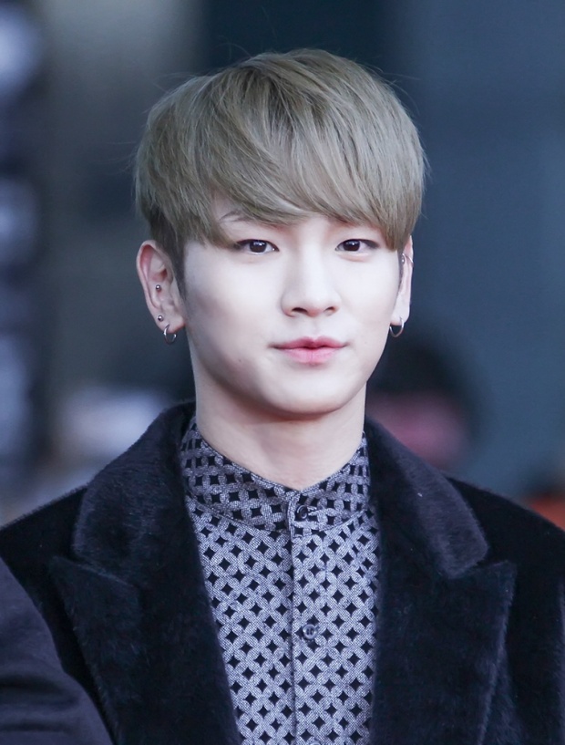 คีย์ (Key) อยู่ในอารมณ์เศร้าโศกเป็นอย่างมากในพิธีศพของจงฮยอน (Jonghyun)