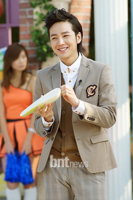 รวมภาพน่ารัก ๆ จาก Jang Geun Suk