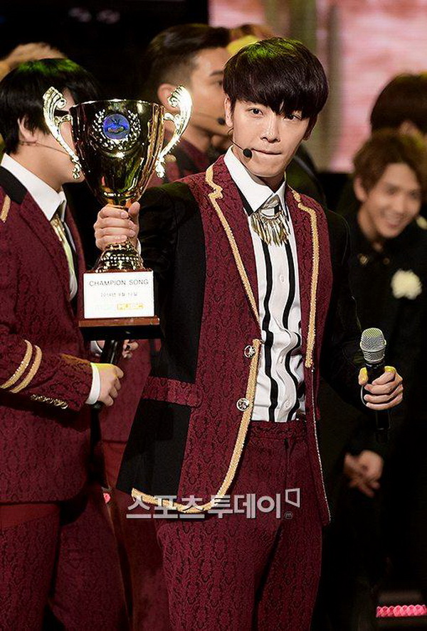 Super Junior คว้าที่ 1 รายการ Show Champion ของวันนี้