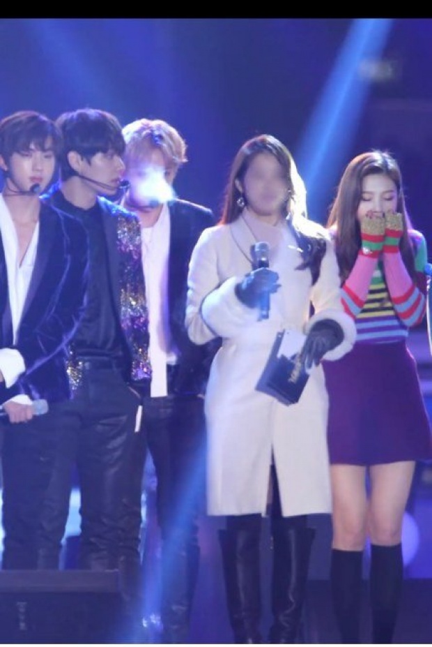 ภาพ วี BTS มองจอย Red Velvet ปลุกกระแสข่าวลือเรื่องการออกเดทของทั้งคู่!