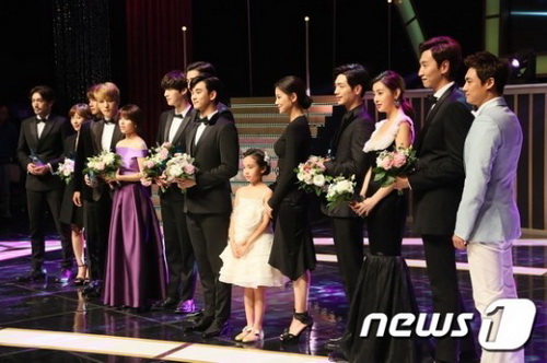 คิมซูฮยอนคว้ารางวัลแดซังนำทีม My Love From The Star กวาด 5 รางวัลใน KDA2014