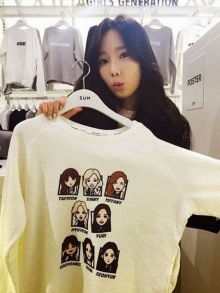 แทยอน โชว์เสื้อยืดของ Girls’ Generation ในอินสตาแกรม