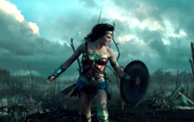 มาแล้ว! ตัวอย่างแรกของ Wonder Woman ที่สง่างามและดุดัน