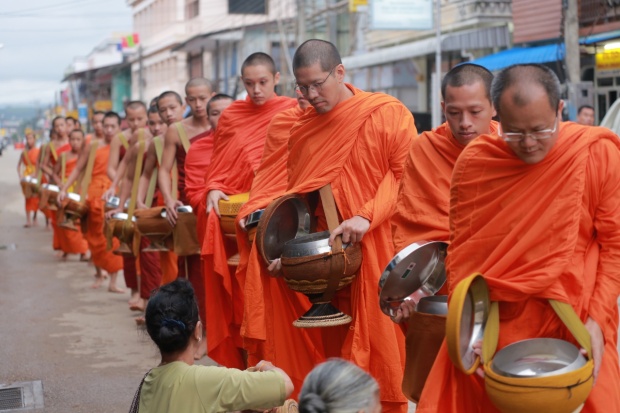 1 เดือนกับชีวิตใต้ร่มกาสาวพัสตร์ของ พระวู้ดดี้ คนดู