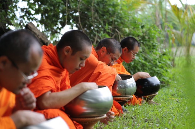 1 เดือนกับชีวิตใต้ร่มกาสาวพัสตร์ของ พระวู้ดดี้ คนดู