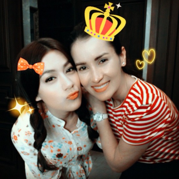 สองสาว แข่งกัน แบ๊ว^^