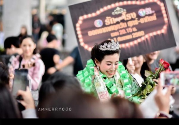 มิ้นต์ สุดลงทุน!แต่งชุดลิเก โปรโมทละครกลางอนุสาวรีย์ชัย