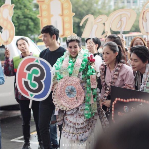 มิ้นต์ สุดลงทุน!แต่งชุดลิเก โปรโมทละครกลางอนุสาวรีย์ชัย