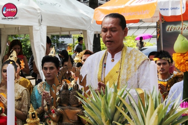 ชายแฮ็คส์ สุทธา นำทีมนักแสดง บวงสรวงละครพื้นบ้านไตรภาค นางสิบสอง, พระรถเมรี, พระสุธนมโนราห์